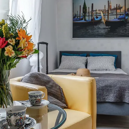W Centrum Starowki Old Town Apartment *